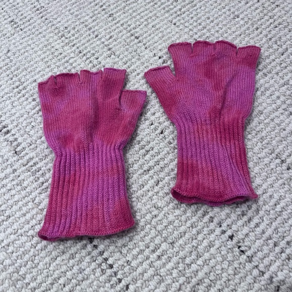 The Elder Statesman pink tye dyed fingerlesss cashmere gloves - one size - Picture 2 of 5